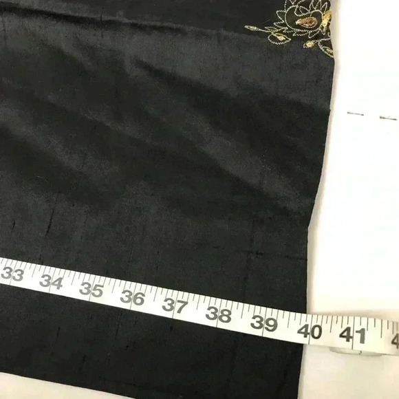 Elegant Black Wrap with gold and‎ cranberry - Picture 4 of 5